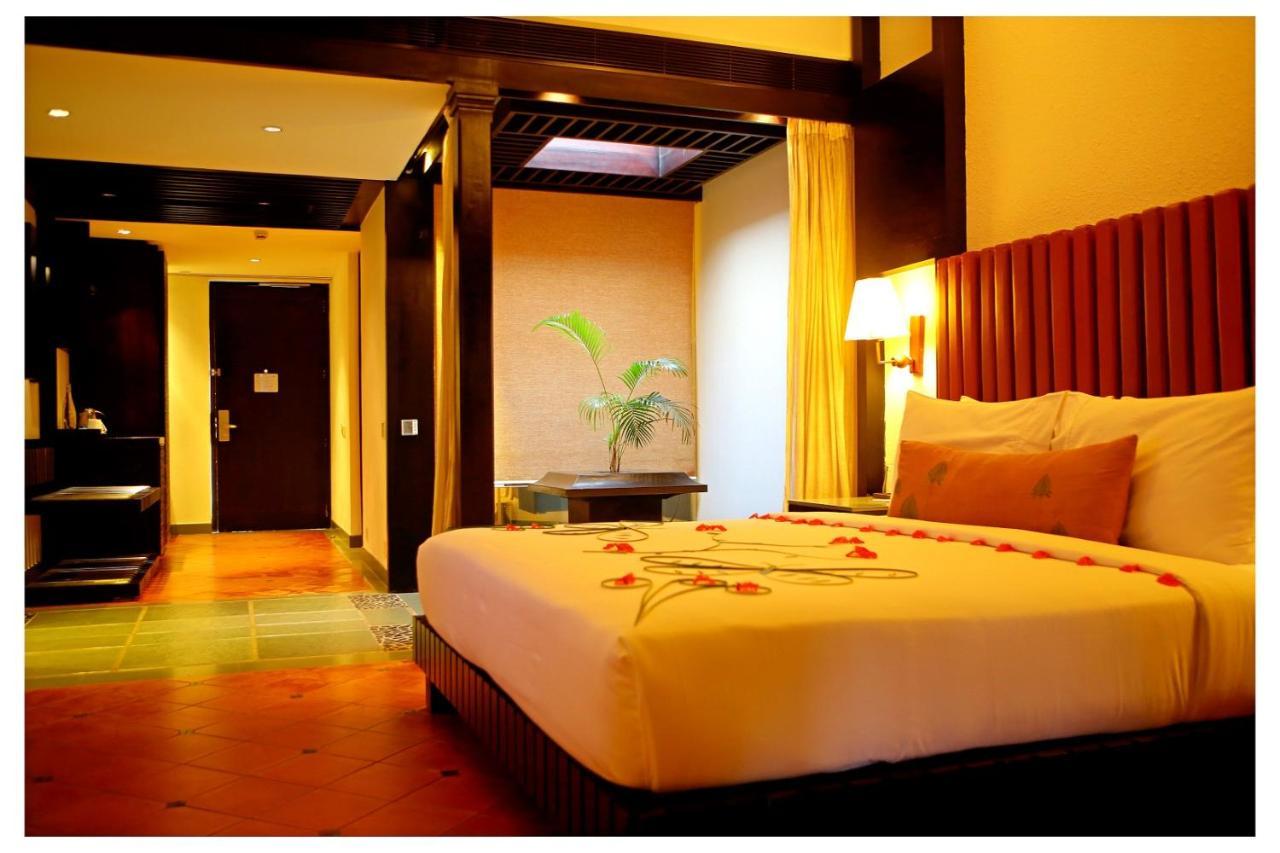 Vasundhara Sarovar Premiere Alappuzha Exterior foto
