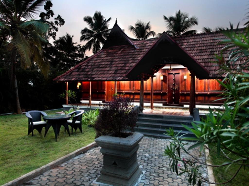 Vasundhara Sarovar Premiere Alappuzha Exterior foto